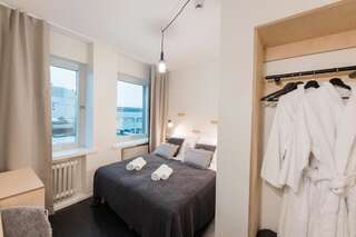 Хостелы Forenom Hostel Jyväskylä Йювяскюля Двухместный номер с 2 отдельными кроватями и общей ванной комнатой-13